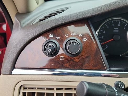 Used 2009 Buick LaCrosse CXL image 25