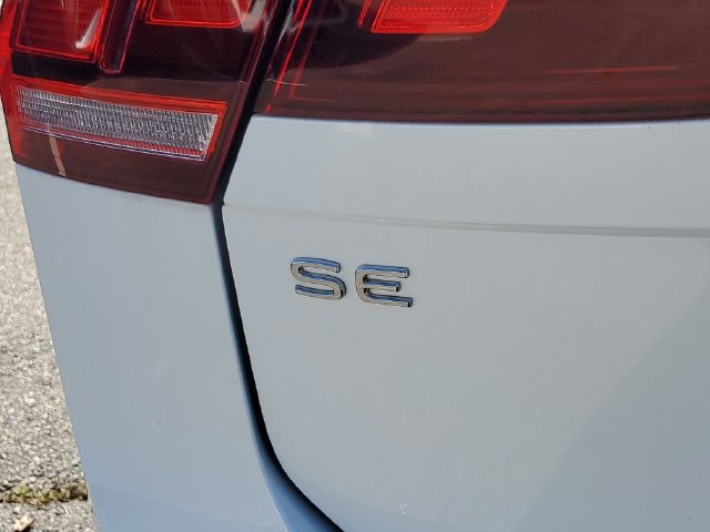 Certified 2023 Volkswagen Tiguan SE w/ Panoramic Sunroof Package FWD image 13