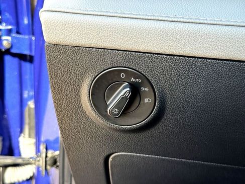 Used 2024 Volkswagen Taos SE w/ Panoramic Sunroof Package image 14