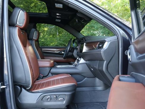 Certified 2024 GMC Yukon Denali Ultimate w/ LPO, Floor Liner Package AWD/4WD image 43
