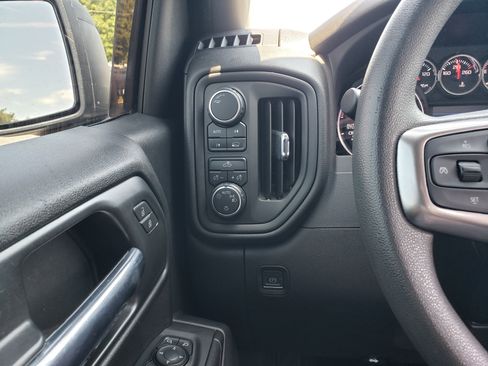 Used 2022 Chevrolet Silverado 1500 Custom w/ Safety Confidence Package AWD/4WD image 11