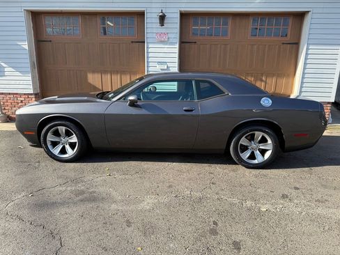 Used 2016 Dodge Challenger SXT image 6