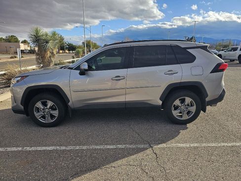 Used 2022 Toyota RAV4 XLE image 2