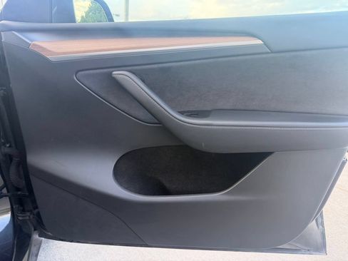 Used 2025 Tesla Model Y Long Range AWD/4WD image 23