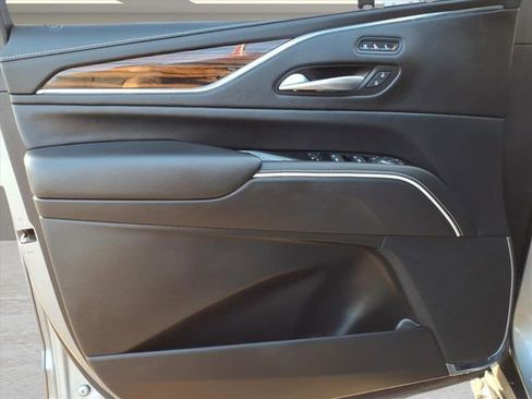 Used 2023 Cadillac Escalade Premium Luxury image 16