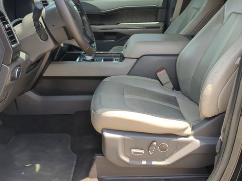 Used 2019 Ford Expedition Limited w/ Equipment Group 301A RWD image 10