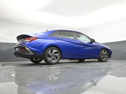 Certified 2025 Hyundai Elantra Sport FWD image 43