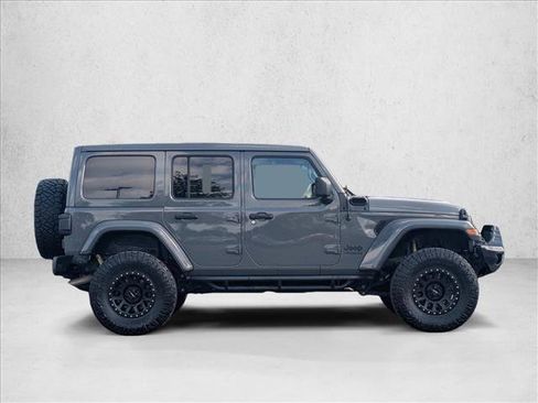 Used 2019 Jeep Wrangler Unlimited Sahara AWD/4WD image 4