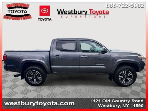 Used 2018 Toyota Tacoma TRD Sport AWD/4WD image 6