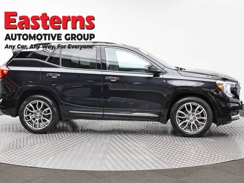 Used 2022 GMC Terrain Denali w/ Denali Premium Package AWD/4WD image 4