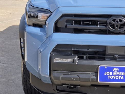 Used 2025 Toyota 4Runner SR5 RWD image 5