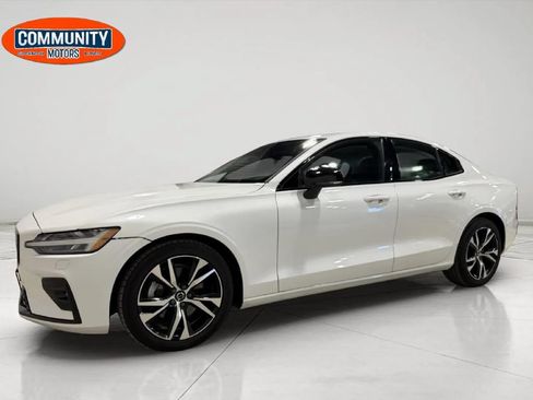 Used 2025 Volvo S60 B5 Core FWD image 2