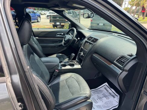 Used 2019 Ford Explorer Limited w/ Class III Trailer Tow Package FWD image 17