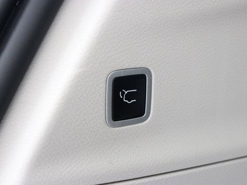 Used 2024 Chrysler Pacifica Touring-L FWD image 64