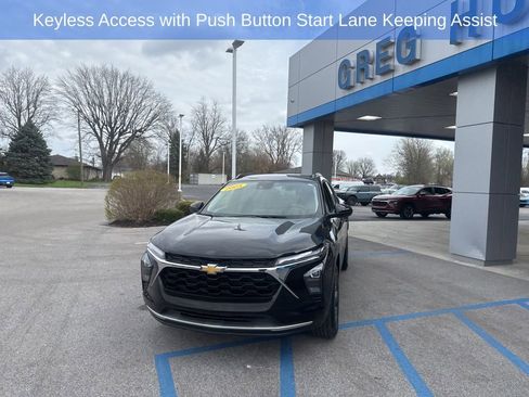 Used 2025 Chevrolet Trax LT w/ LT Convenience Package image 4