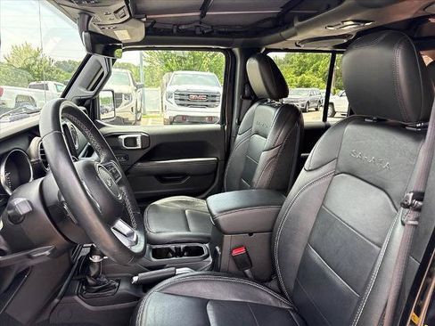Used 2022 Jeep Wrangler Unlimited Sahara AWD/4WD image 17