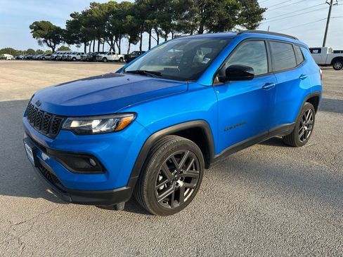 Used 2026 Jeep Compass Latitude AWD/4WD image 1