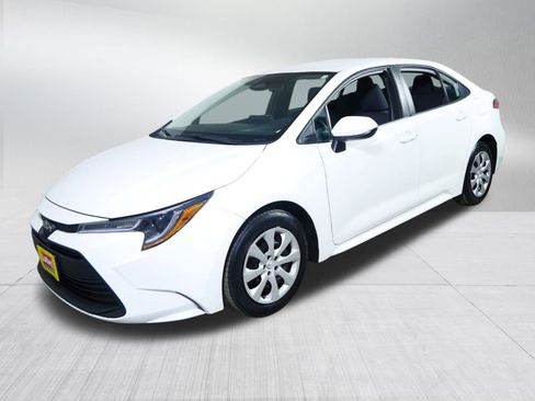 Used 2024 Toyota Corolla LE image 3
