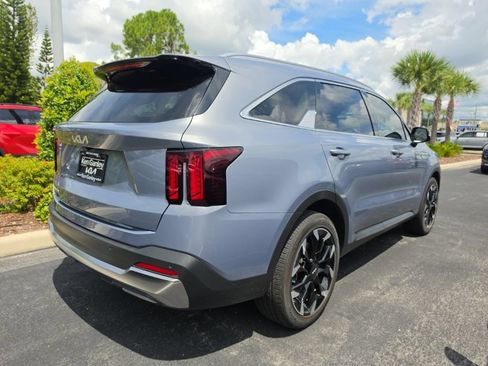 Used 2025 Kia Sorento EX w/ Panoramic Sunroof Package FWD image 14