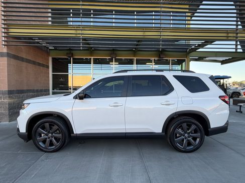 Used 2023 Honda Pilot Sport image 7