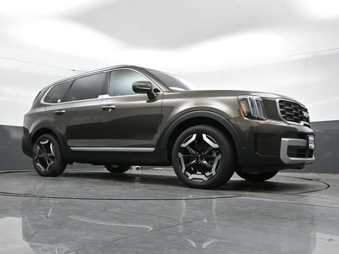 Used 2025 Kia Telluride S AWD/4WD image 42