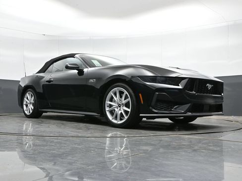 Used 2025 Ford Mustang GT Premium RWD image 43