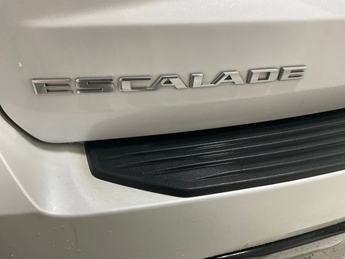 Used 2023 Cadillac Escalade Premium Luxury AWD/4WD image 11