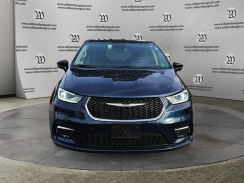 Used 2024 Chrysler Pacifica Limited FWD image 8