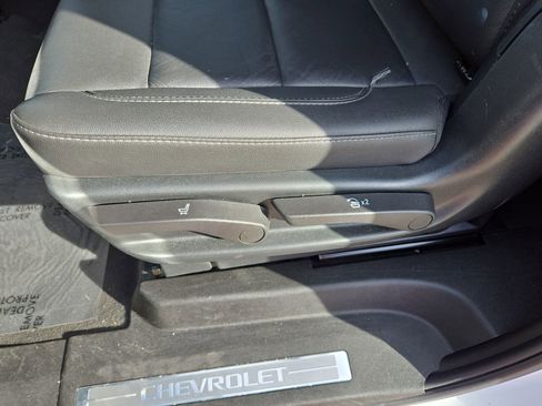 Used 2023 Chevrolet Suburban LT image 38