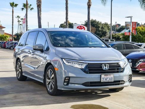 Used 2023 Honda Odyssey Touring image 3