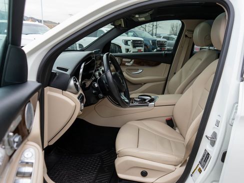 Used 2017 Mercedes-Benz GLC 300 4MATIC image 11