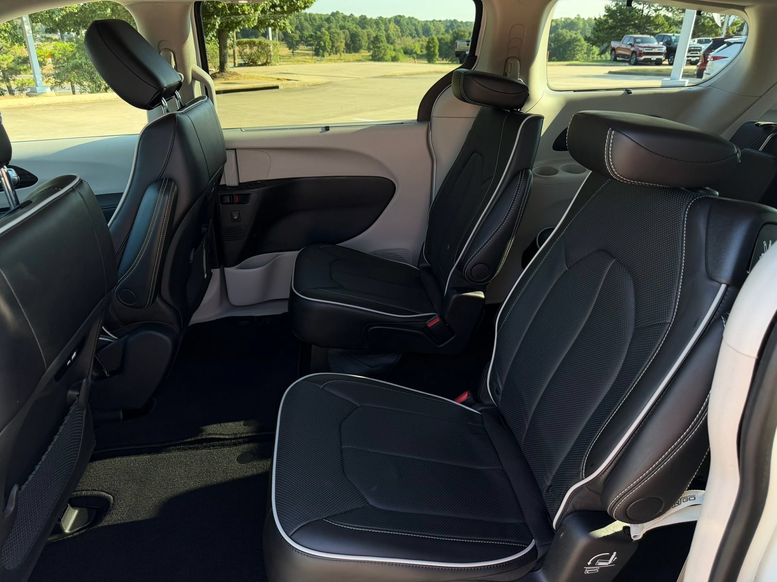 Used 2024 Chrysler Pacifica Limited AWD/4WD image 25