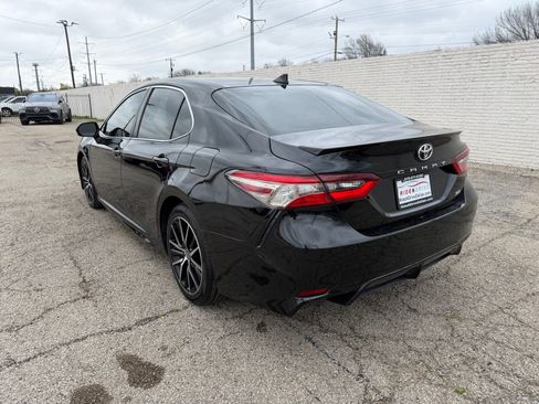 Used 2021 Toyota Camry SE image 4