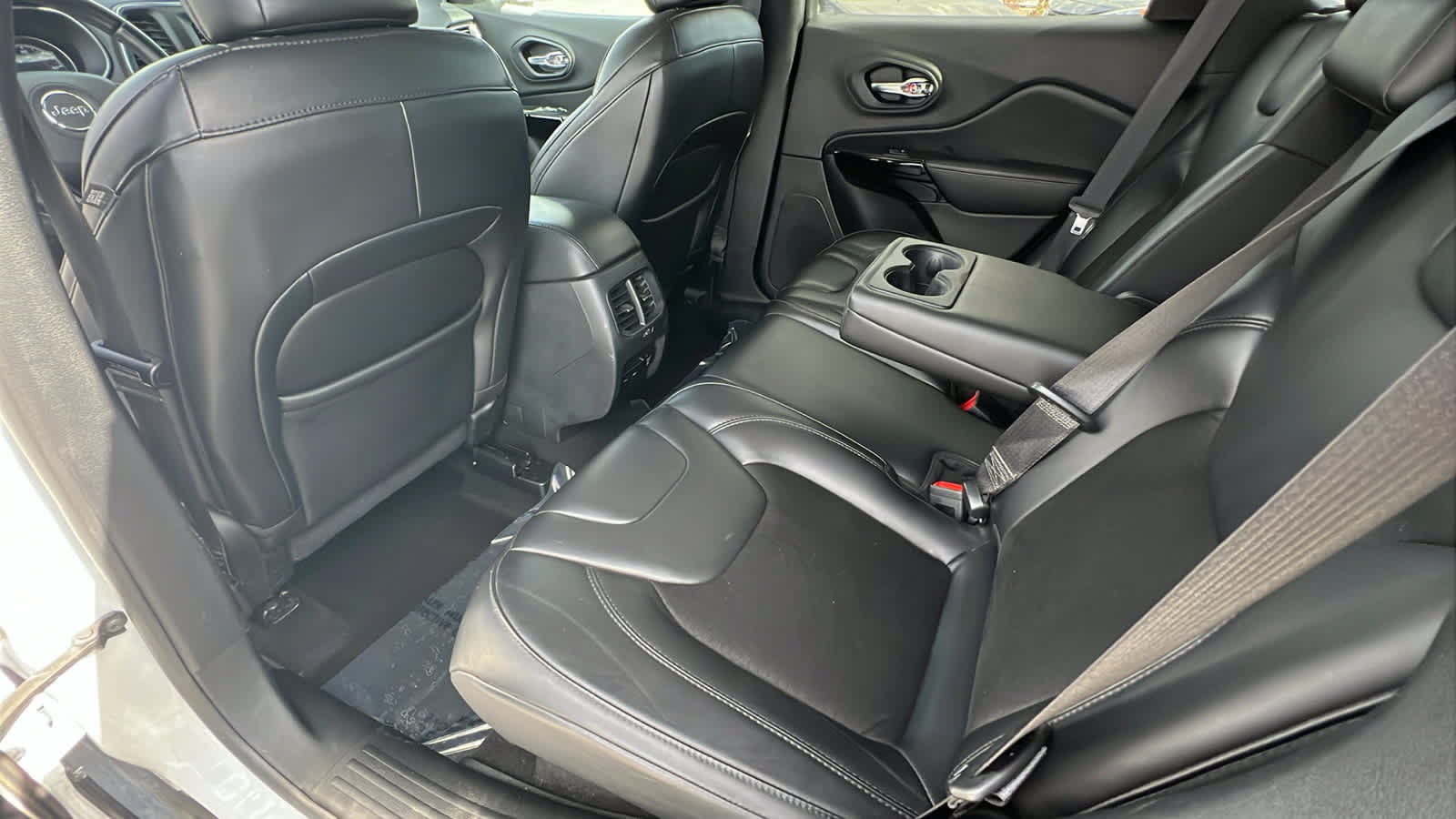 Used 2020 Jeep Cherokee Latitude Plus AWD/4WD image 25
