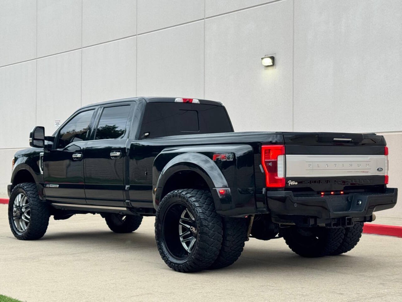 Used 2017 Ford F350 Platinum w/ Platinum Ultimate Package AWD/4WD image 3