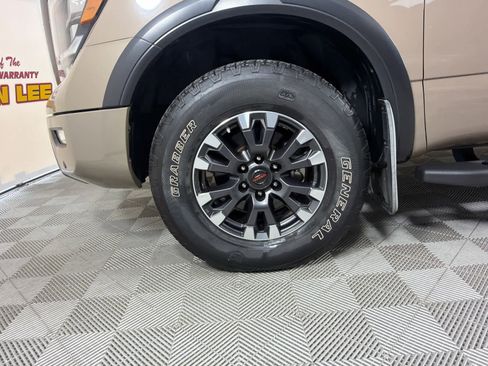 Used 2021 Nissan Titan PRO-4X w/ Pro-4x Convenience Package AWD/4WD image 9