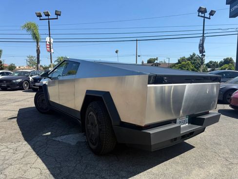 Used 2025 Tesla Cybertruck AWD Crew Cab image 4