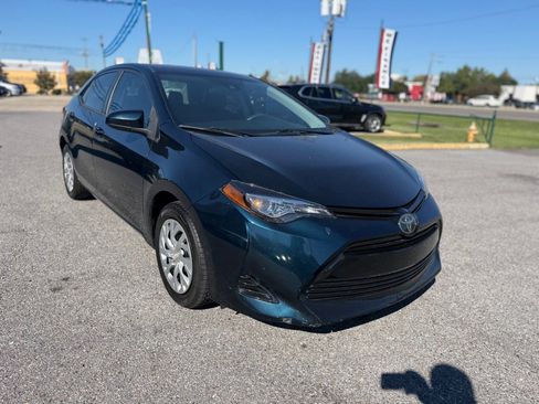 Used 2018 Toyota Corolla LE image 3