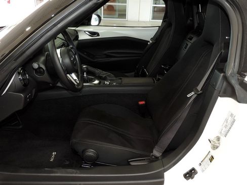 Used 2024 MAZDA MX-5 Miata Club RWD image 18