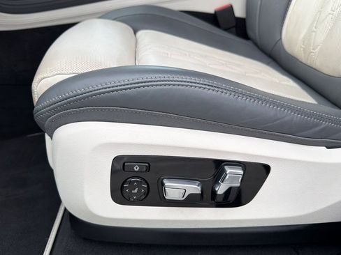 Used 2025 BMW X7 M60i image 14