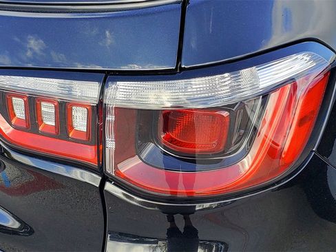 Used 2023 Jeep Compass Trailhawk image 7