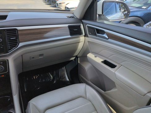 Used 2021 Volkswagen Atlas SEL Premium image 17