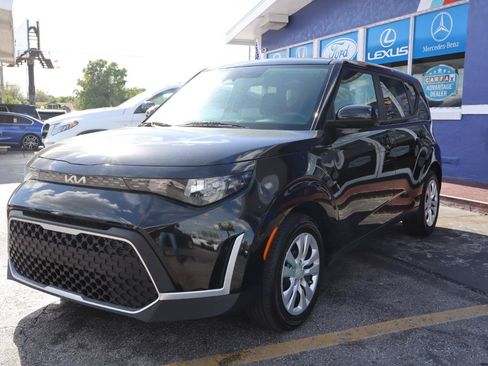 Used 2023 Kia Soul LX FWD image 6