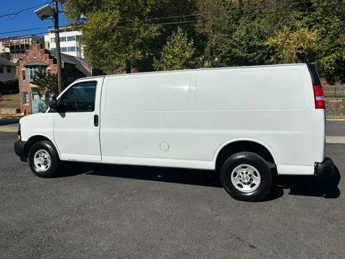 Used 2019 Chevrolet Express 2500 Extended image 5