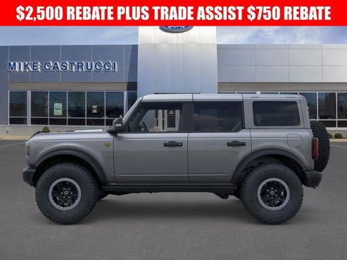 New 2025 Ford Bronco Badlands image 3