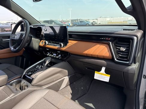 New 2026 GMC Canyon AT4 AWD/4WD image 39