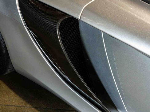 Used 2016 McLaren 650S Spider RWD image 19