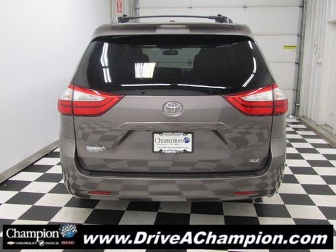 Used 2015 Toyota Sienna L image 13