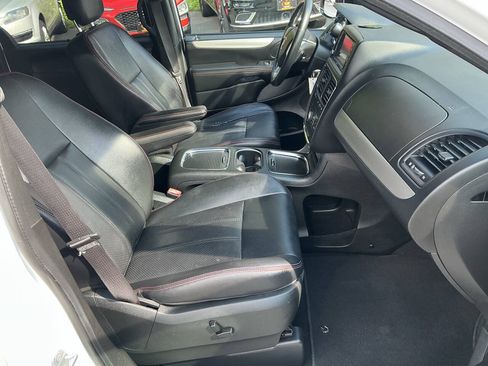 Used 2018 Dodge Grand Caravan GT FWD image 24