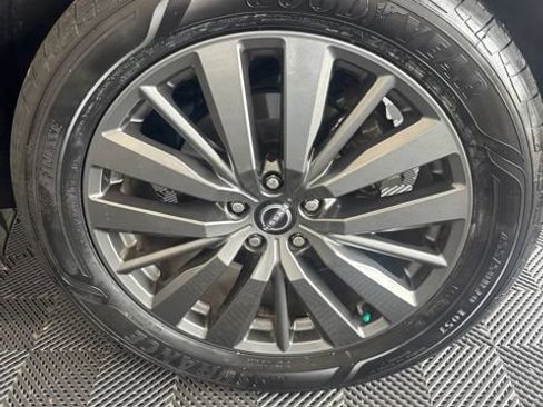 Certified 2024 Nissan Pathfinder SL w/ SL Premium Package FWD image 15
